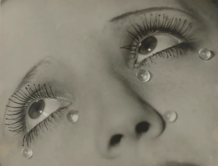 Fotografía de Man Ray donde aparecen unos ojos.