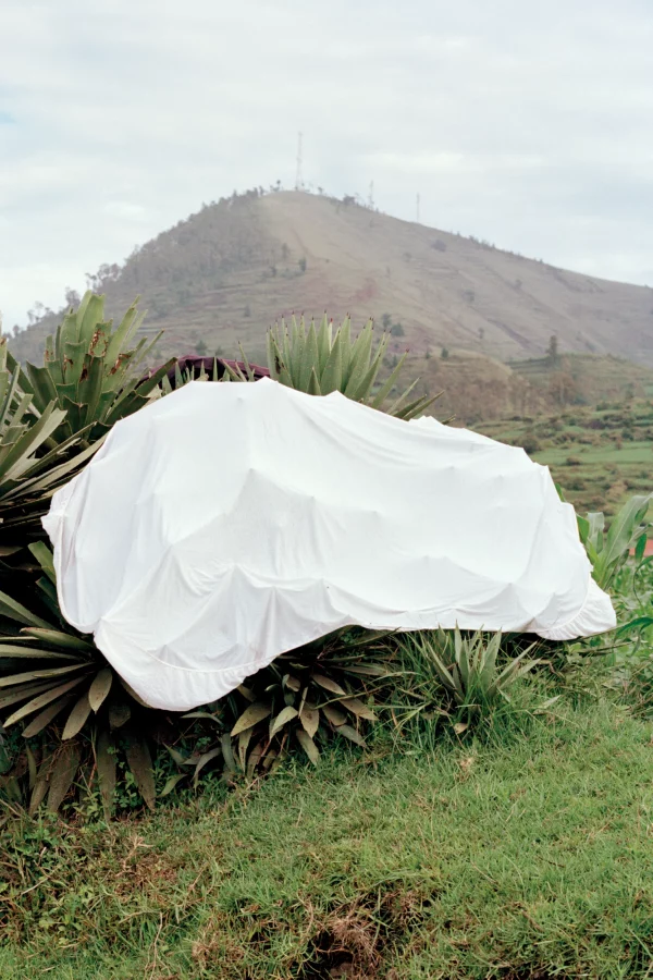 Fábio Cunha. <i>All the Mountains I can see from here</i>, 2015-19. Courtesy of the artist. @fabiomscunha