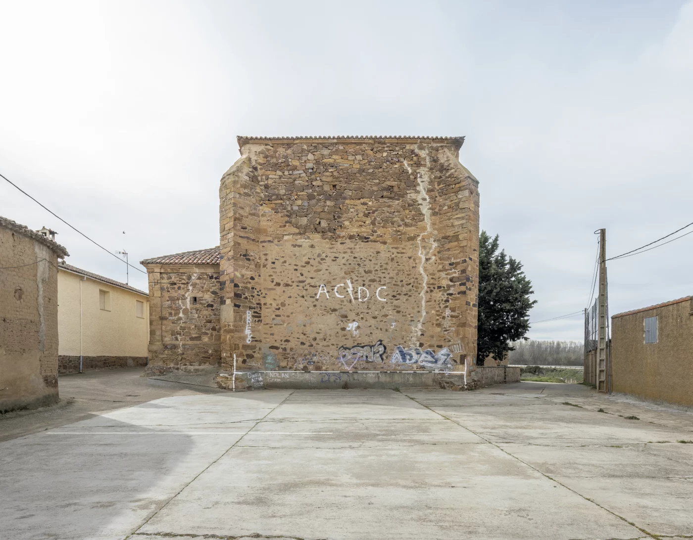 Gunnar Knechtel. <em>Bretó</em>, from the <em>Fronton Walls in Spanish Villages</em> series, 2022. Courtesy of the artist.